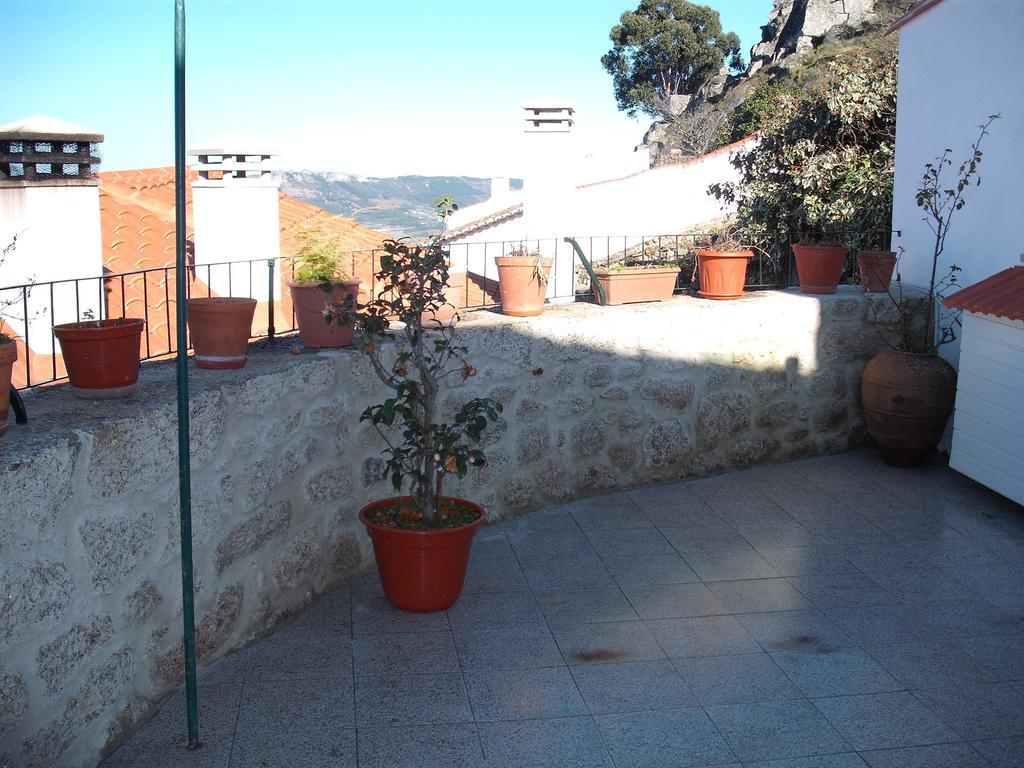 Gasthaus Casa Pires Mateus Monsanto Exterior foto